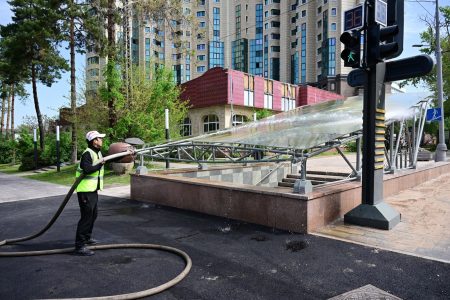 Уборка улиц в Алматы