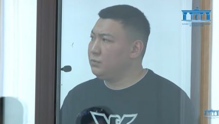 Абзал Шынасыл / Снимок экрана трансляции Youtube-канала Верховного суда РК