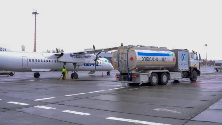 Заправка самолёта авиакеросином