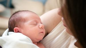 Сколько малышей родились в День столицы в Астане новорожденный