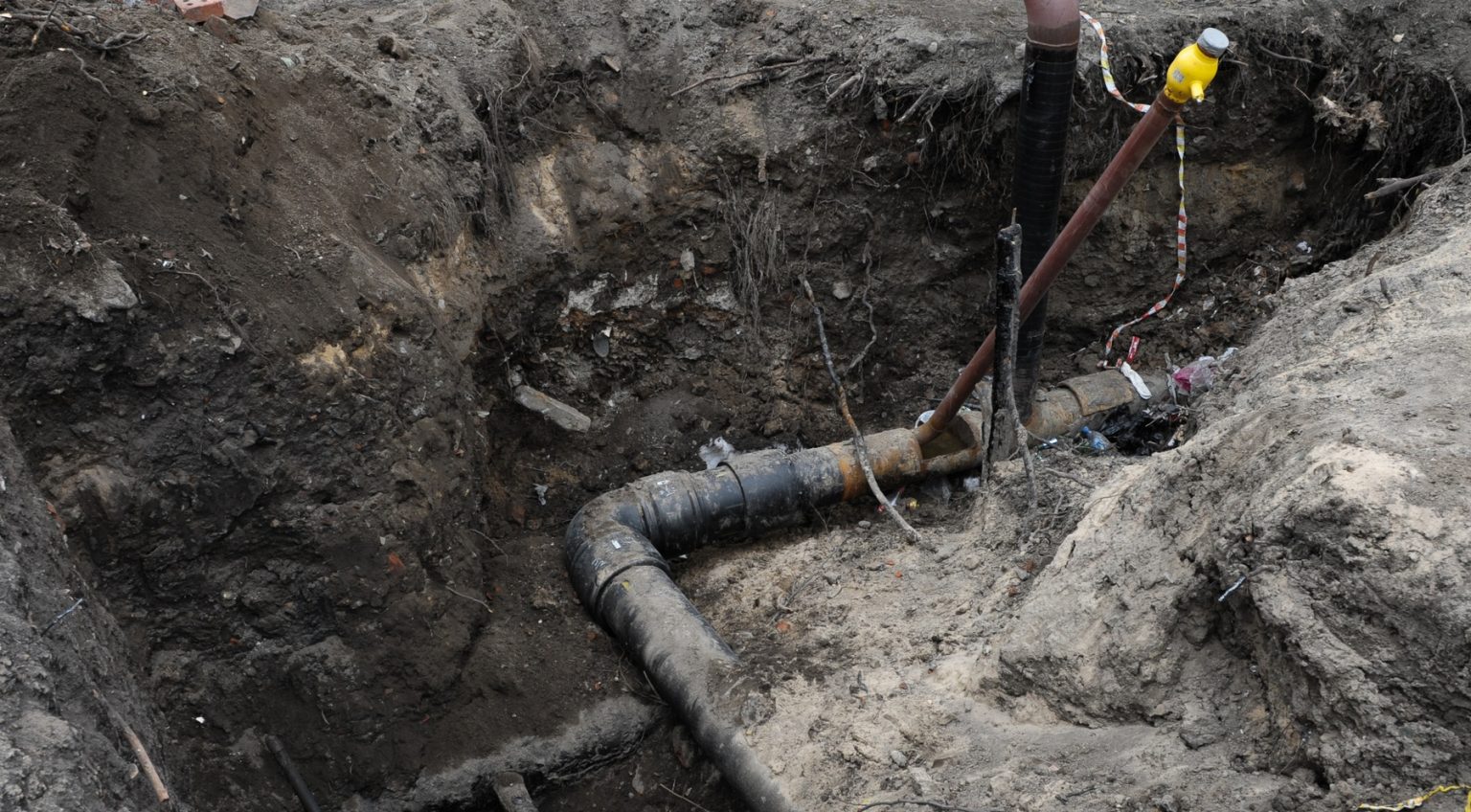 Из Казахстана в Россию экстрадировали мужчину, который украл свыше 740 нефтегазовых труб