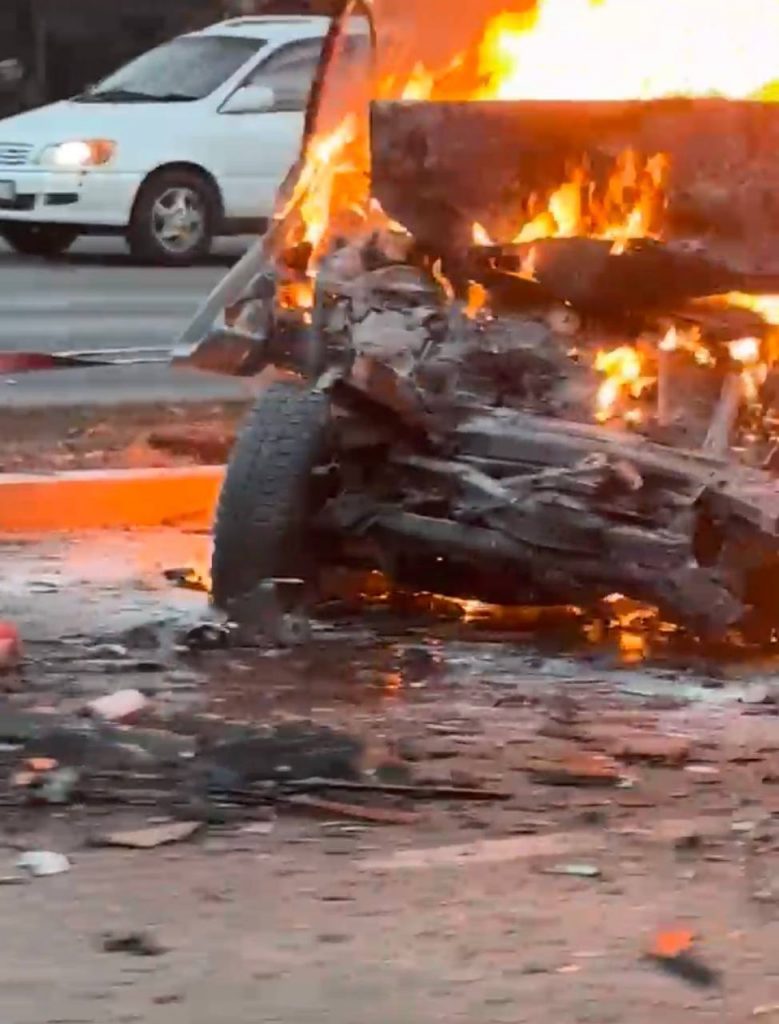 Машина загорелась на проспекте Аль-Фараби в Алматы: есть пострадавшие