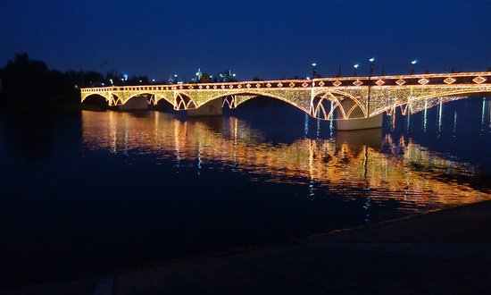 Пропавшую в Астане школьницу нашли мёртвой в реке набережная