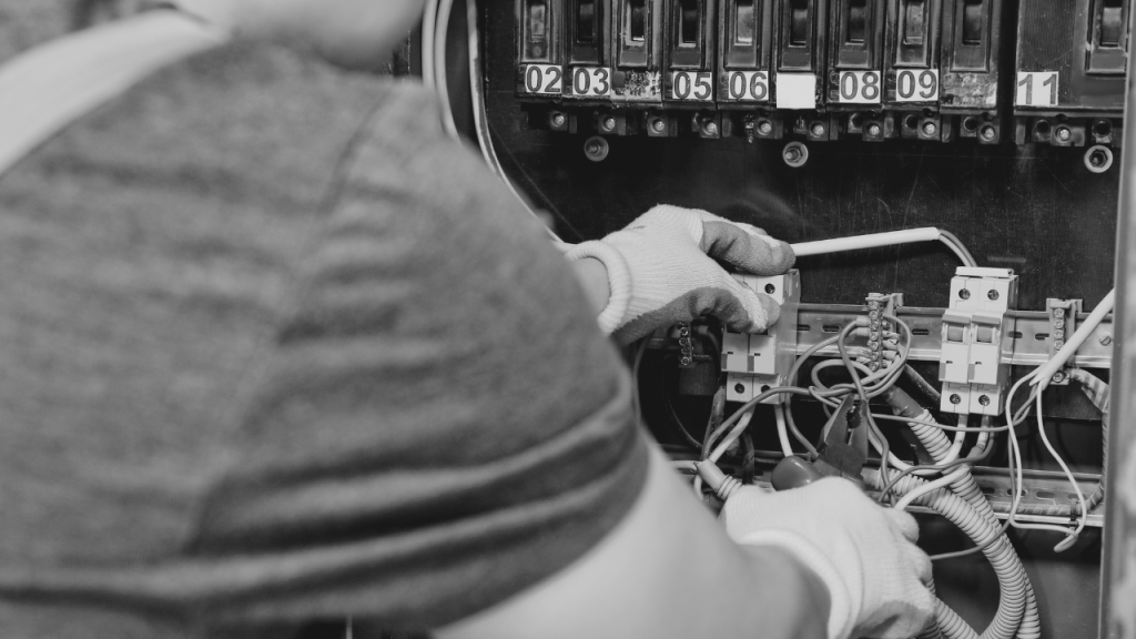 Электрослесарь погиб от удара током: полиция прокомментировала инцидент