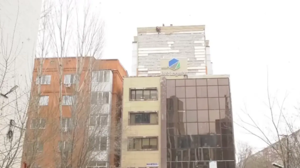 обрушение фасада дома