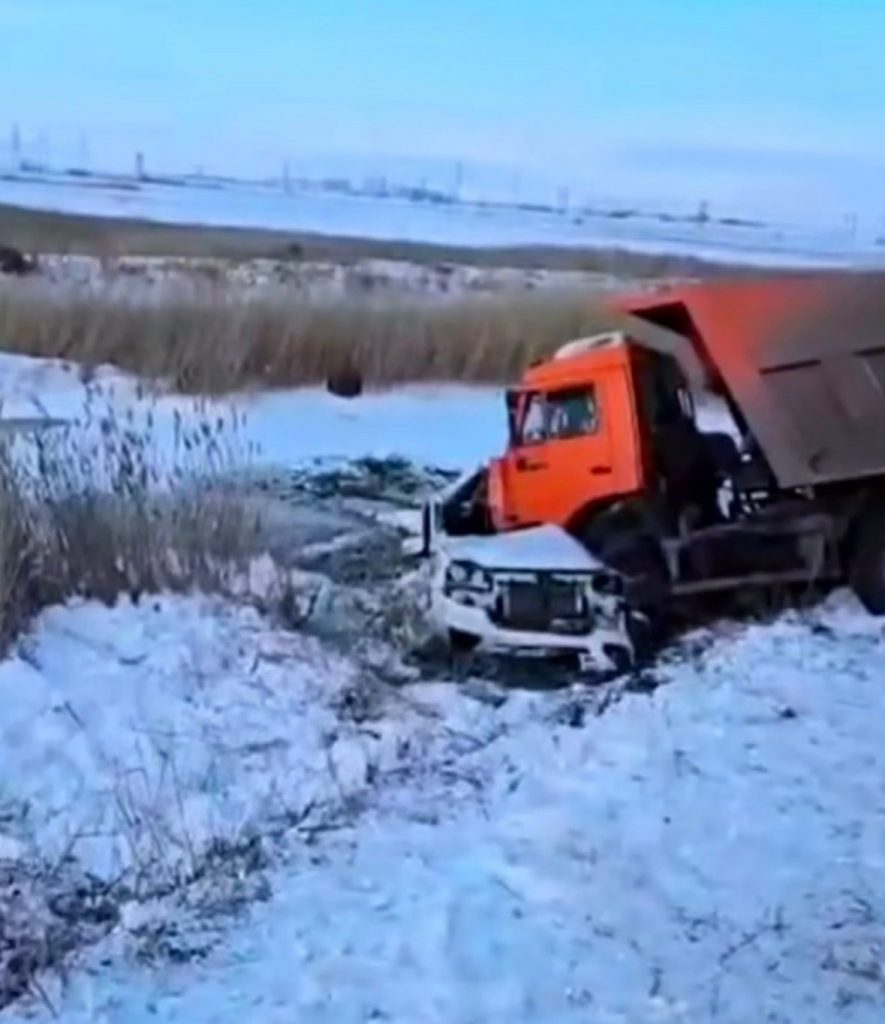 Смертельное ДТП в Павлодарской области: водитель КамАЗа выехал на встречку