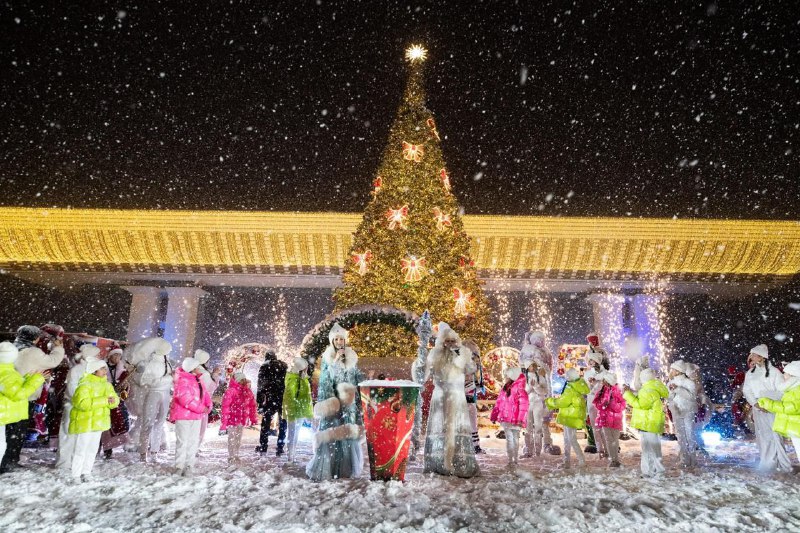 Сколько новогодних ёлок установят в Алматы и где они находятся