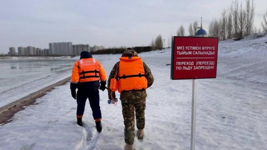 В Астане закрыли все катки и ледяные горки на Есиле