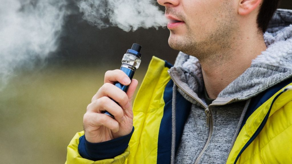 Убил из-за электронной сигареты: подростку в Жамбылской области вынесли приговор вейп