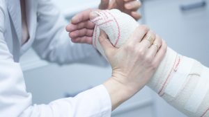 Гололёд в Астане: почти 200 человек получили травмы гипс