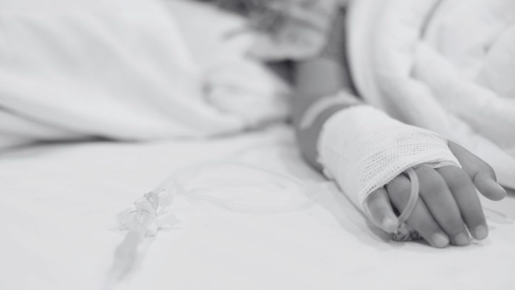 Трагедия в Алгабасе: пострадавшая в пожаре семилетняя девочка скончалась палата пациент