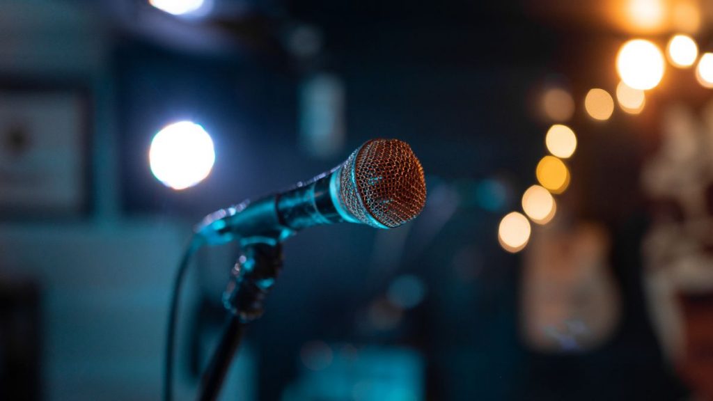 стендап-комик