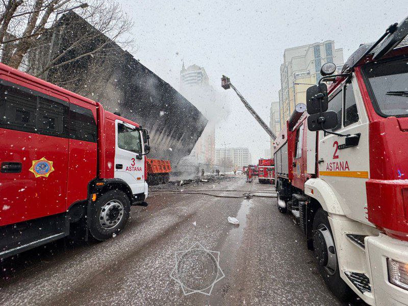 Крупный пожар тушат в Астане