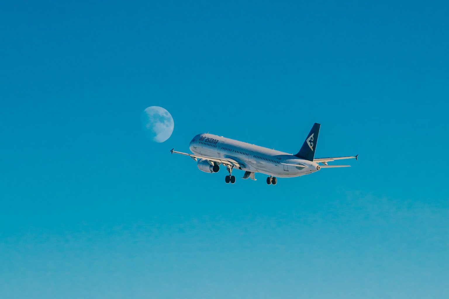 Самолёт из Алматы не долетел в Бангкок и сел в Дели