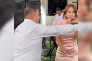 ударил певицу