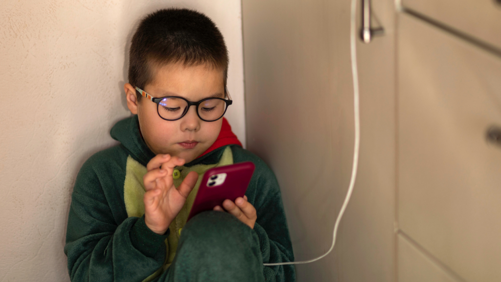 Запрет на регистрацию в соцсетях: разрешат ли детям в Казахстане общаться в Whatsapp