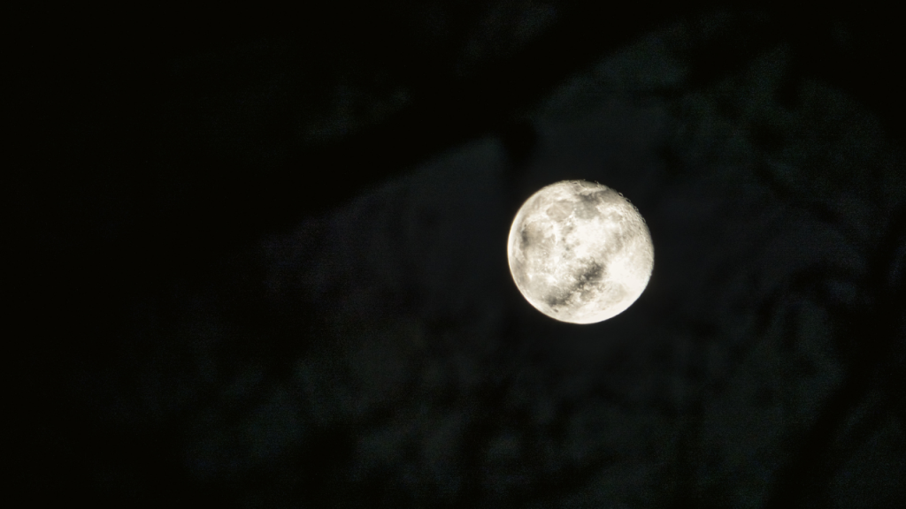 Когда казахстанцы могут увидеть «Холодную Луну»