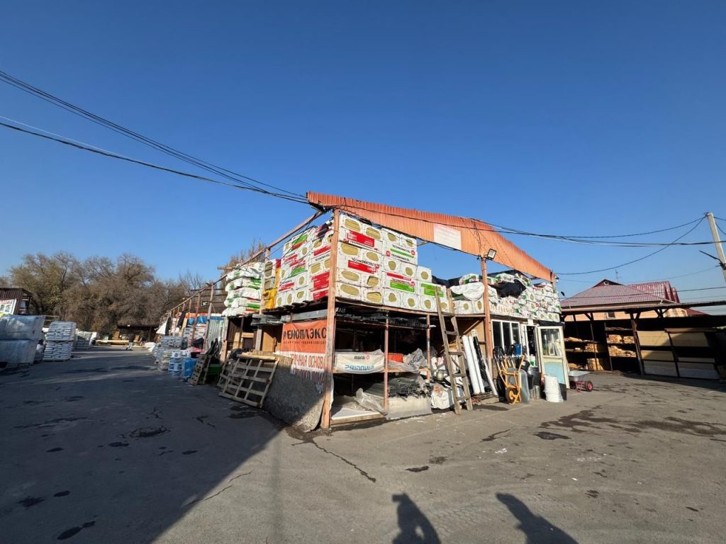 В Алматы сносят рынок «Уміт» рынок