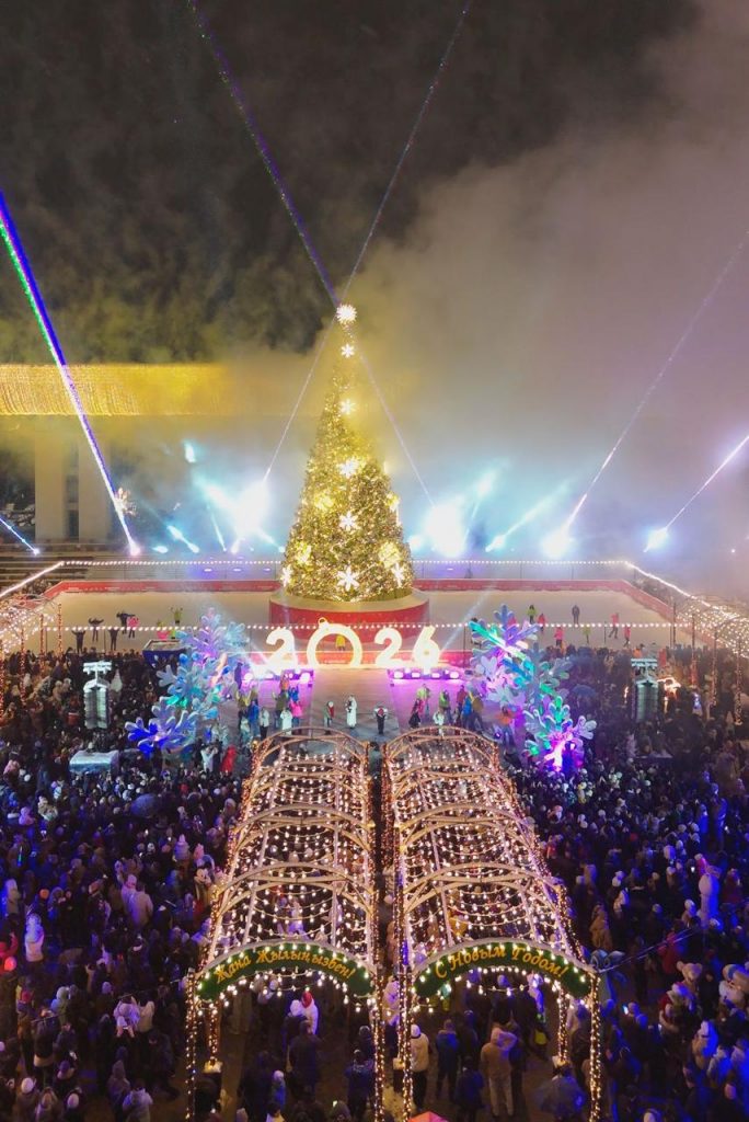 В Алматы зажглась главная новогодняя ёлка