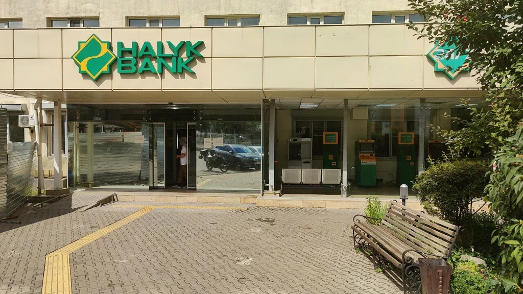 Halyk Bank повысит тарифы для бизнеса после введения НДС