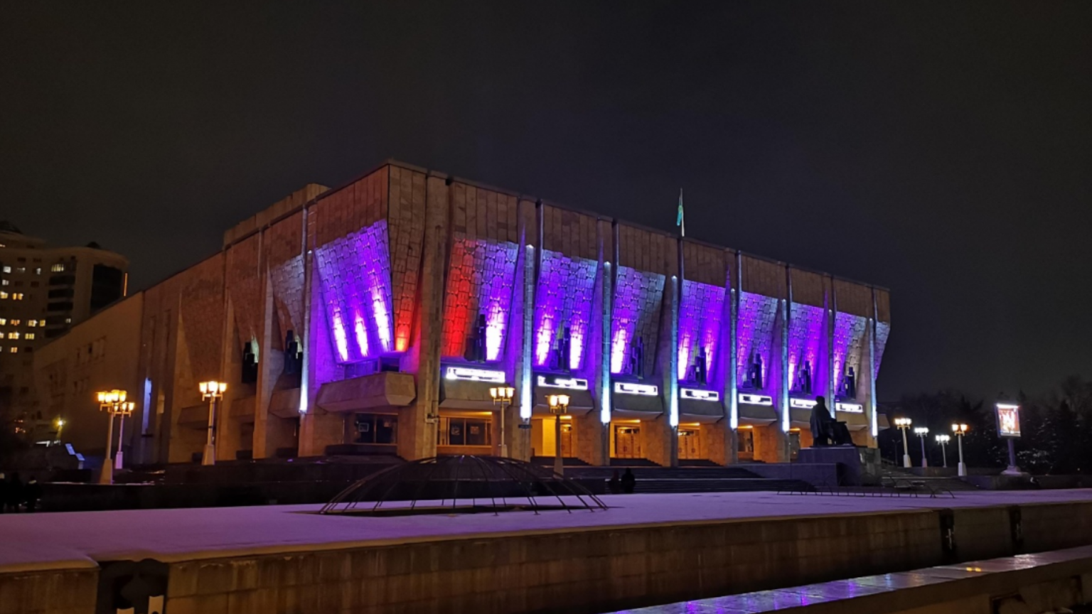 Реконструкция театра имени Ауэзова в Алматы: работы возобновят не позднее марта 2026 года