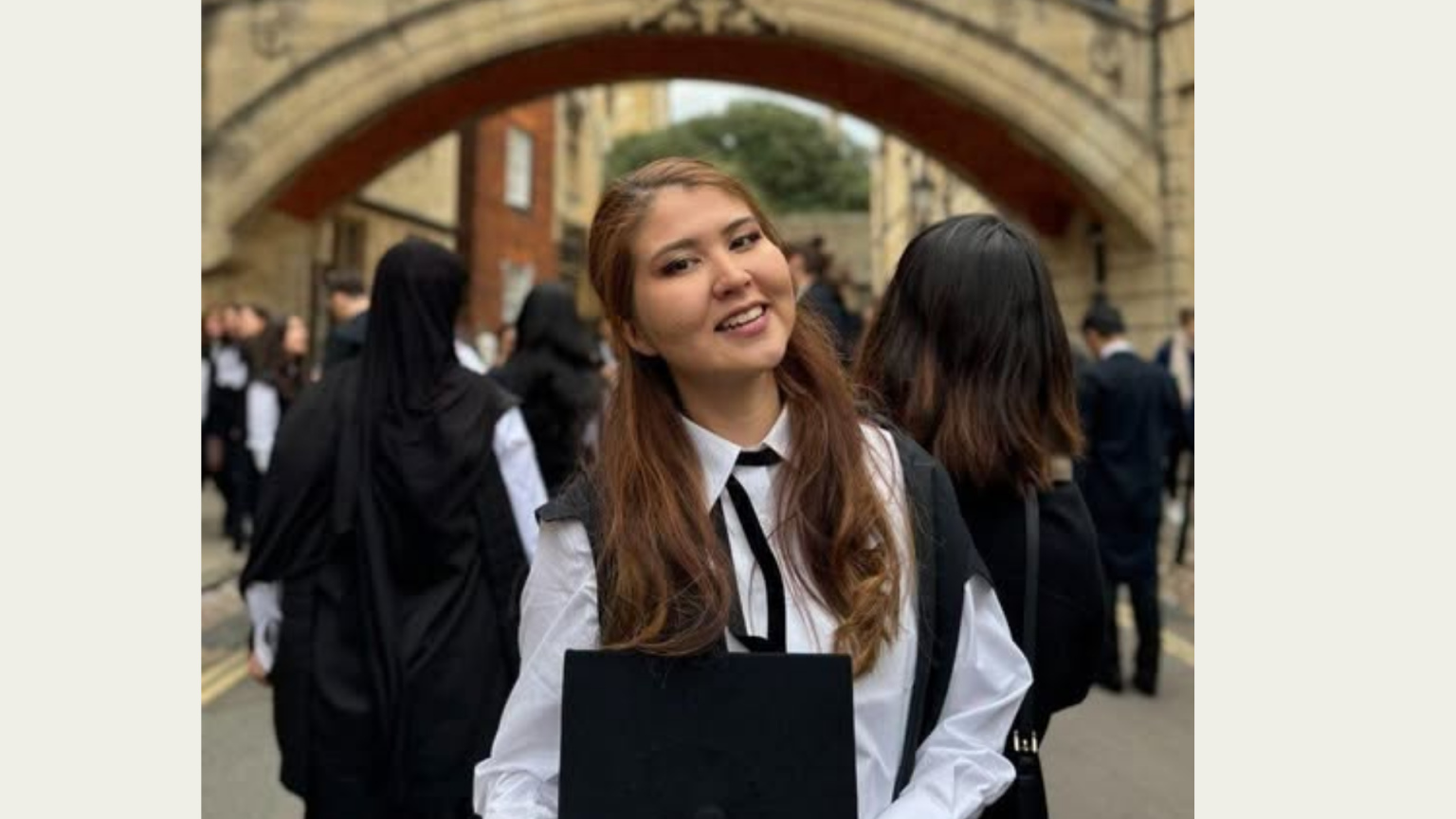 Выпускница НИШ из Актау стала преподавателем Оксфордского университета