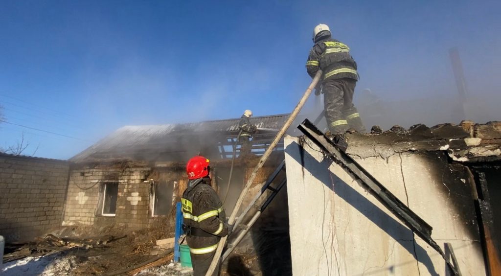 В Павлодарской области погибли двое детей во время пожара в частном доме