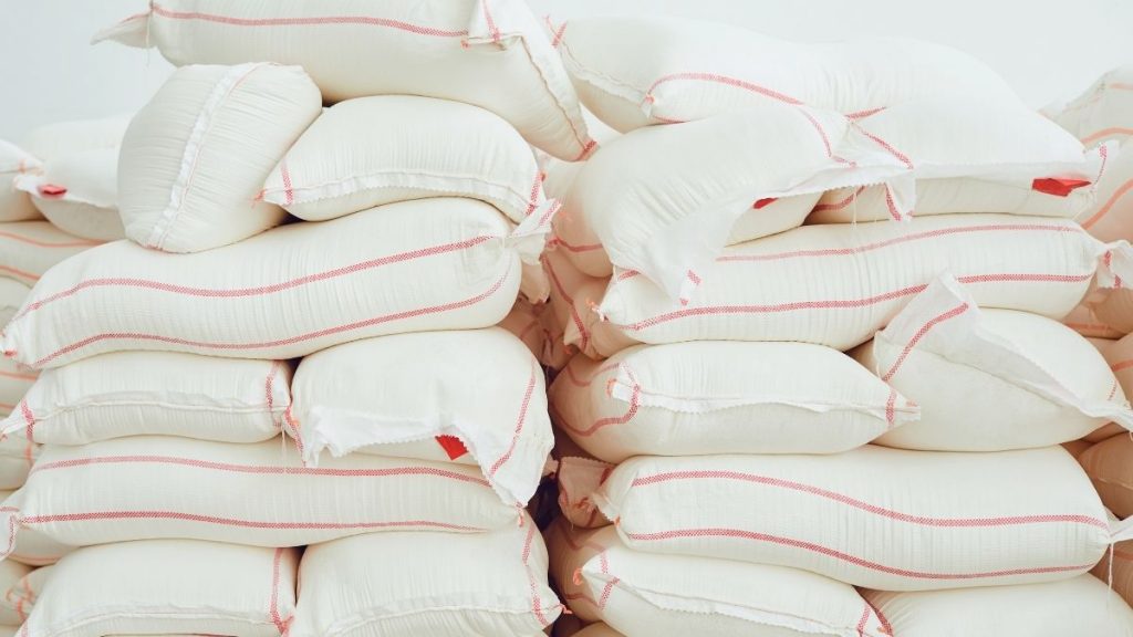 Мешки с мукой весом в тонну придавили грузчика в Костанае: работодателю вынесли приговор мука мешки