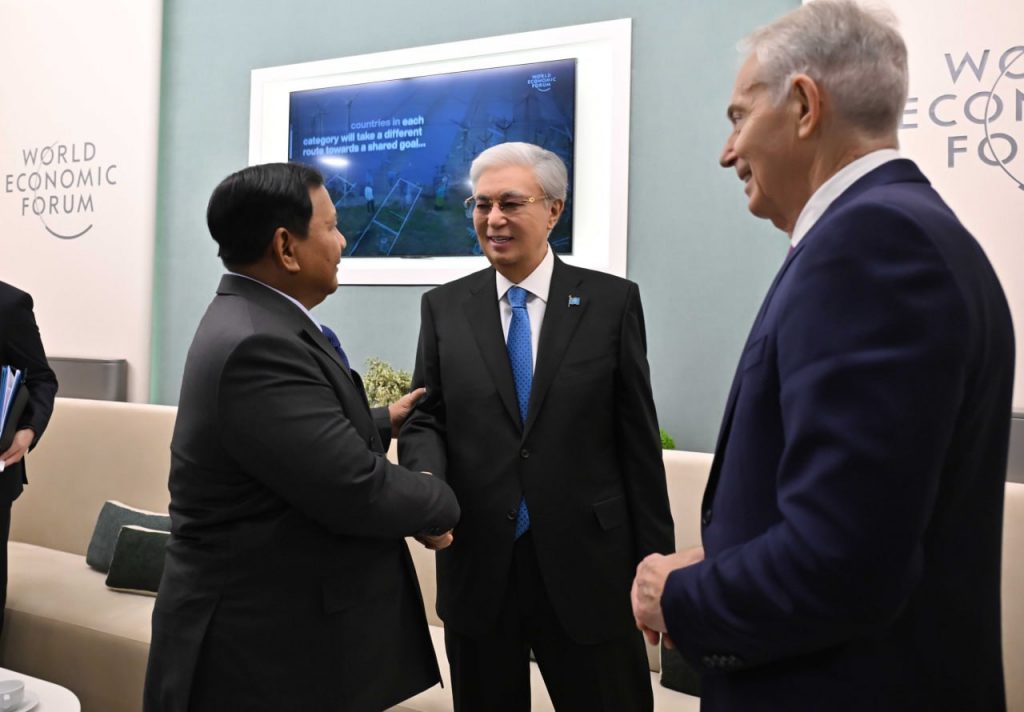 Токаев встретился с несколькими мировыми лидерами на полях Совета мира в Давосе