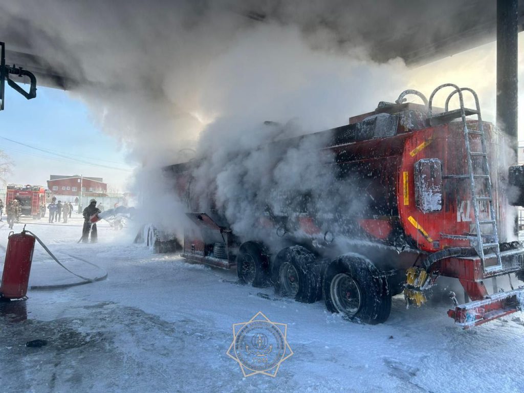 Мужчина получил ожоги во время возгорания бензовоза в Павлодаре