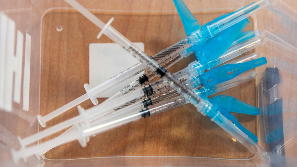 Мужчина выбросил использованные шприцы: в Актау суд вынес решение