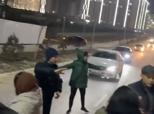 Перекрыли дорогу: в акимате Актау прокомментировали проблемы жителей ЖК «Кербез»