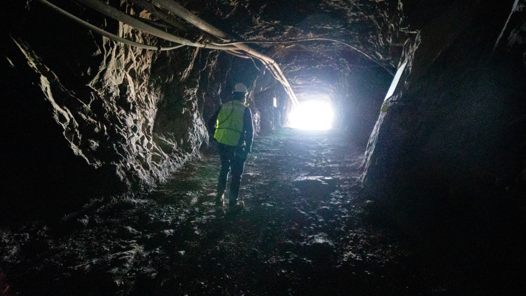 Взрыв на шахте в Рудном: пострадавший находится в тяжёлом состоянии