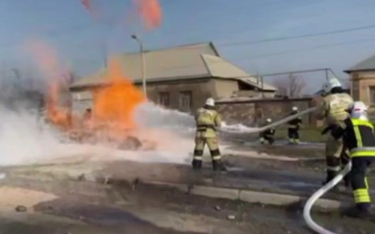 Автомобиль врезался в газовый регуляторный пункт в Шымкенте