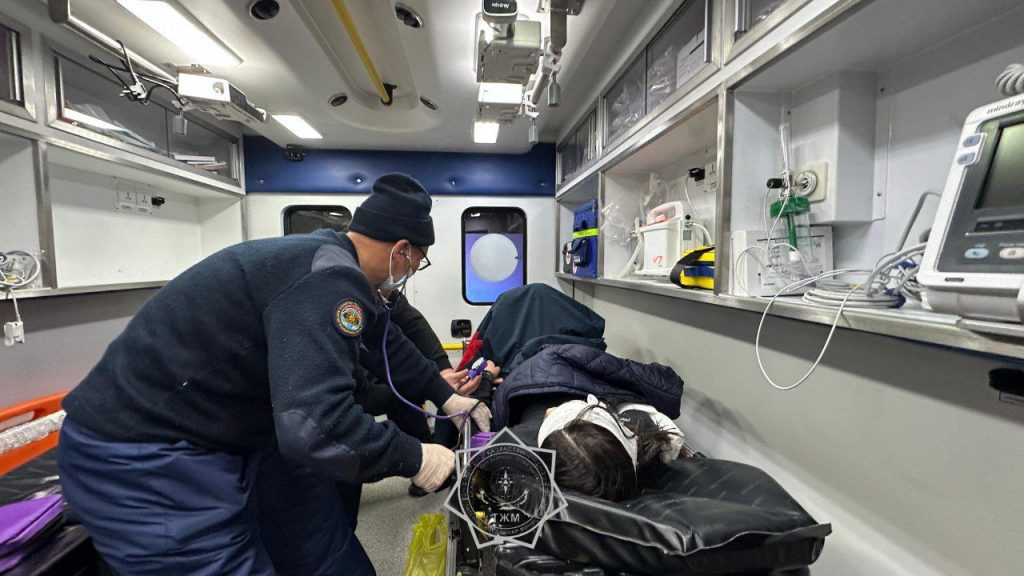 Туристка из Китая получила травму головы на леднике Богдановича