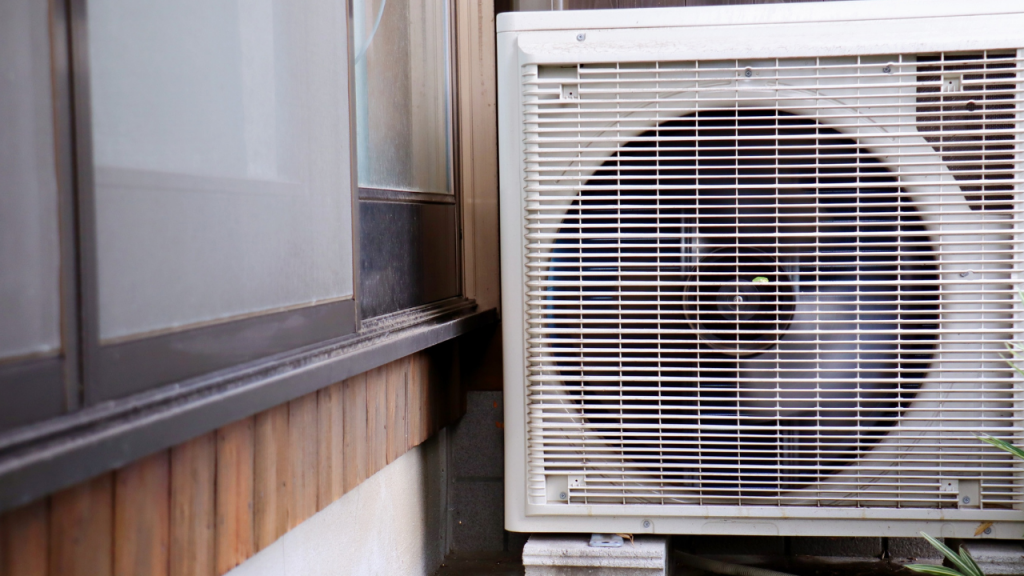 Упавший снег повредил кондиционер: суд ЗКО обязал управляющую компанию выплатить компенсацию