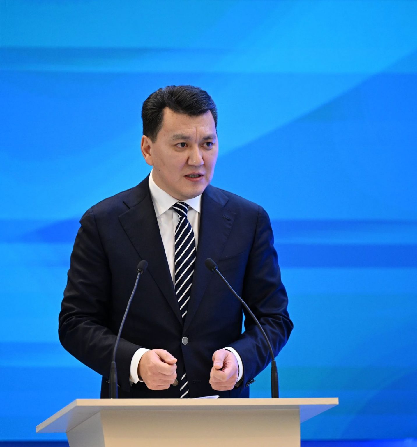 Ерлан Карин: новая Конституция отвечает на ключевой вопрос – куда страна идет и каким будет Казахстан