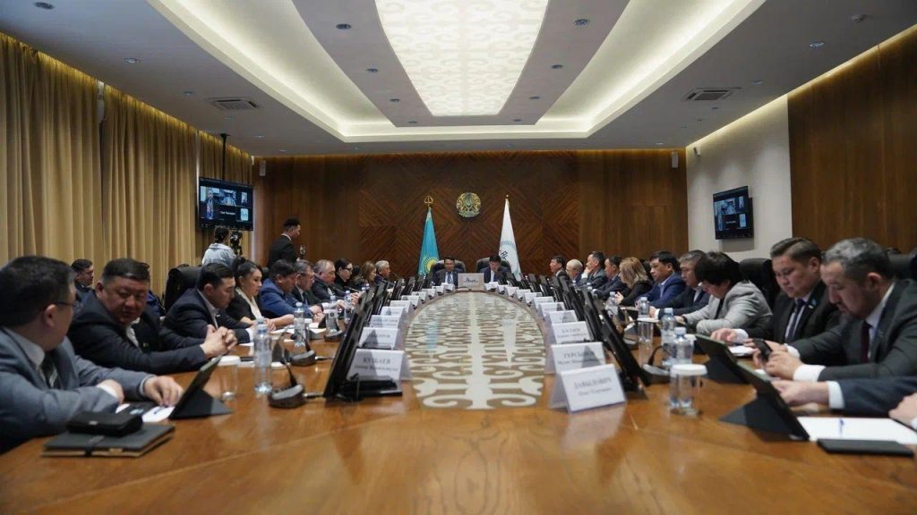 Сессия маслихата области Абай