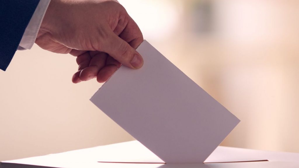 Акимы Алматы, Астаны и Шымкента проголосовали на референдуме по Конституции выборы