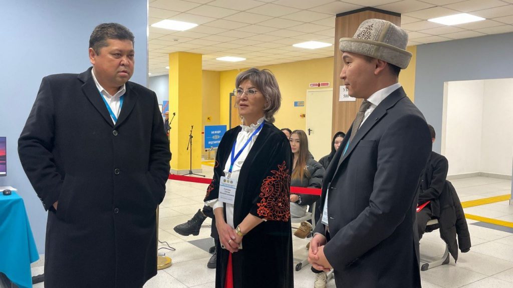 Активность высокая, атмосфера праздничная – председатель ЦИК Кыргызстана о референдуме в Казахстане