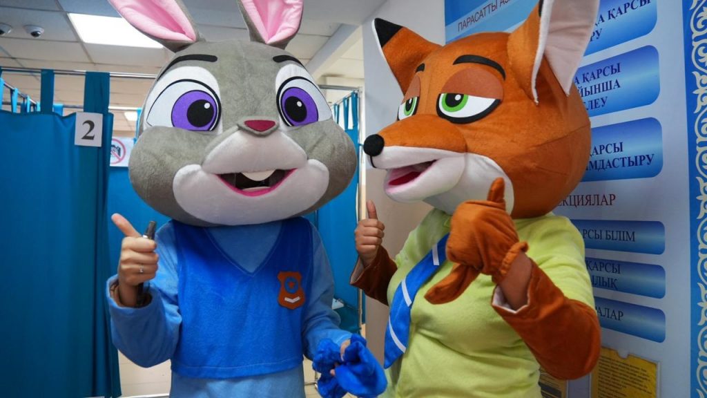 «Мы нигде такого не видели»– международный наблюдатель о костюмах избирателей