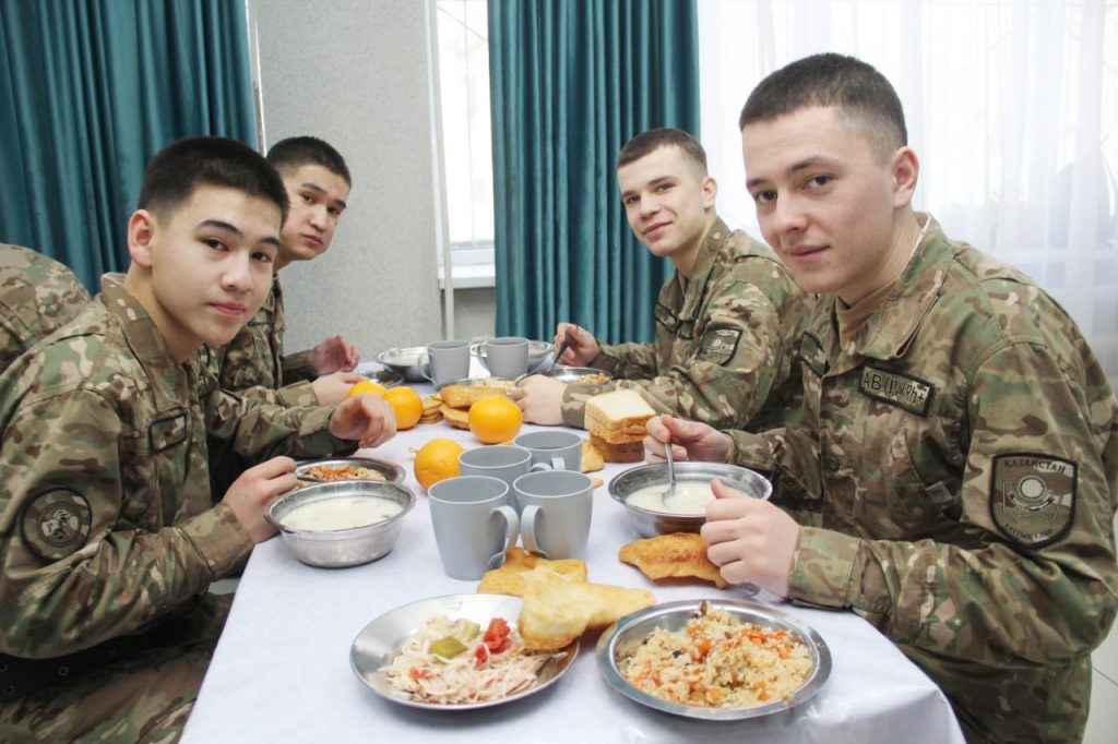 Почти 10 тонн наурызкоже приготовили в воинских частях Нацгвардии РК