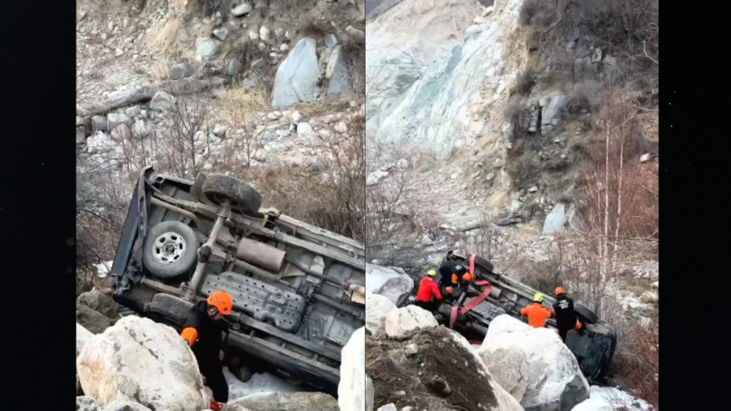 В Алматы автомобиль перевернулся в реке в ущелья Алма-Арасан