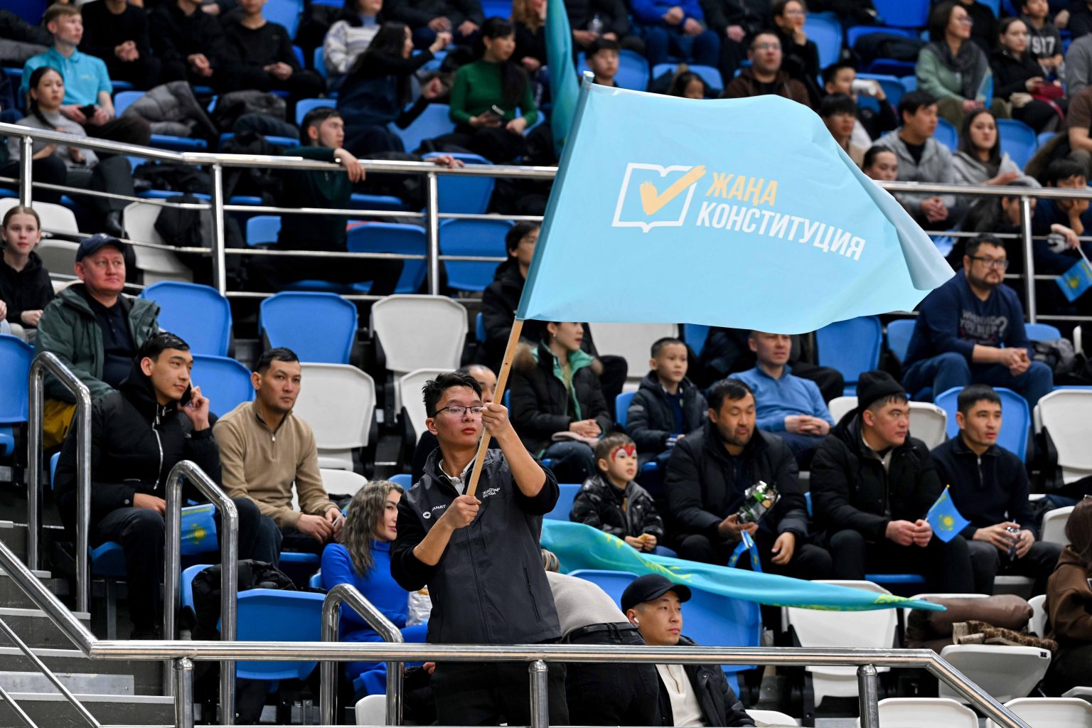 Около 5 тыс семейчан и уральцев участвовали в акции поддержки новой Конституции