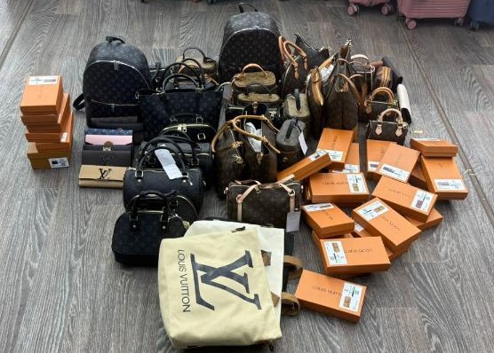Поддельные сумки Louis Vuitton изъяли у алматинских предпринимателей