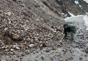 Алматинские спасатели заявили о высоких рисках оползней и камнепадов