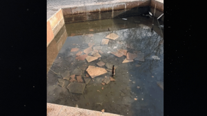 Полиция ищет подростков, разбивших плитку фонтана в Темиртау