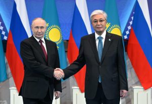 Токаев поздравил Путина с Днем России