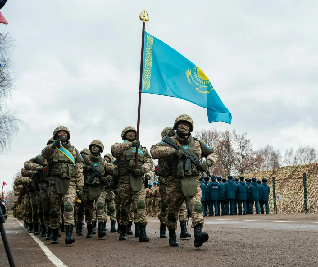Трёхкратные выплаты для военнослужащих за ликвидацию ЧС введут в Казахстане