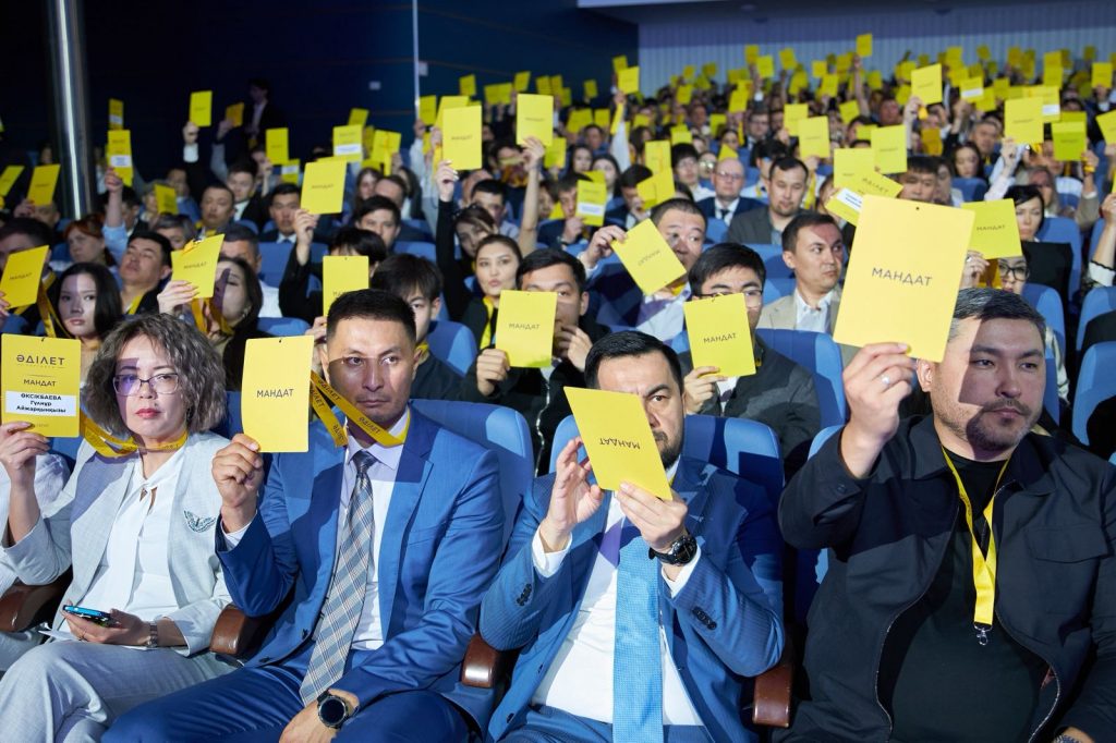 Съезд партии «Әділет»